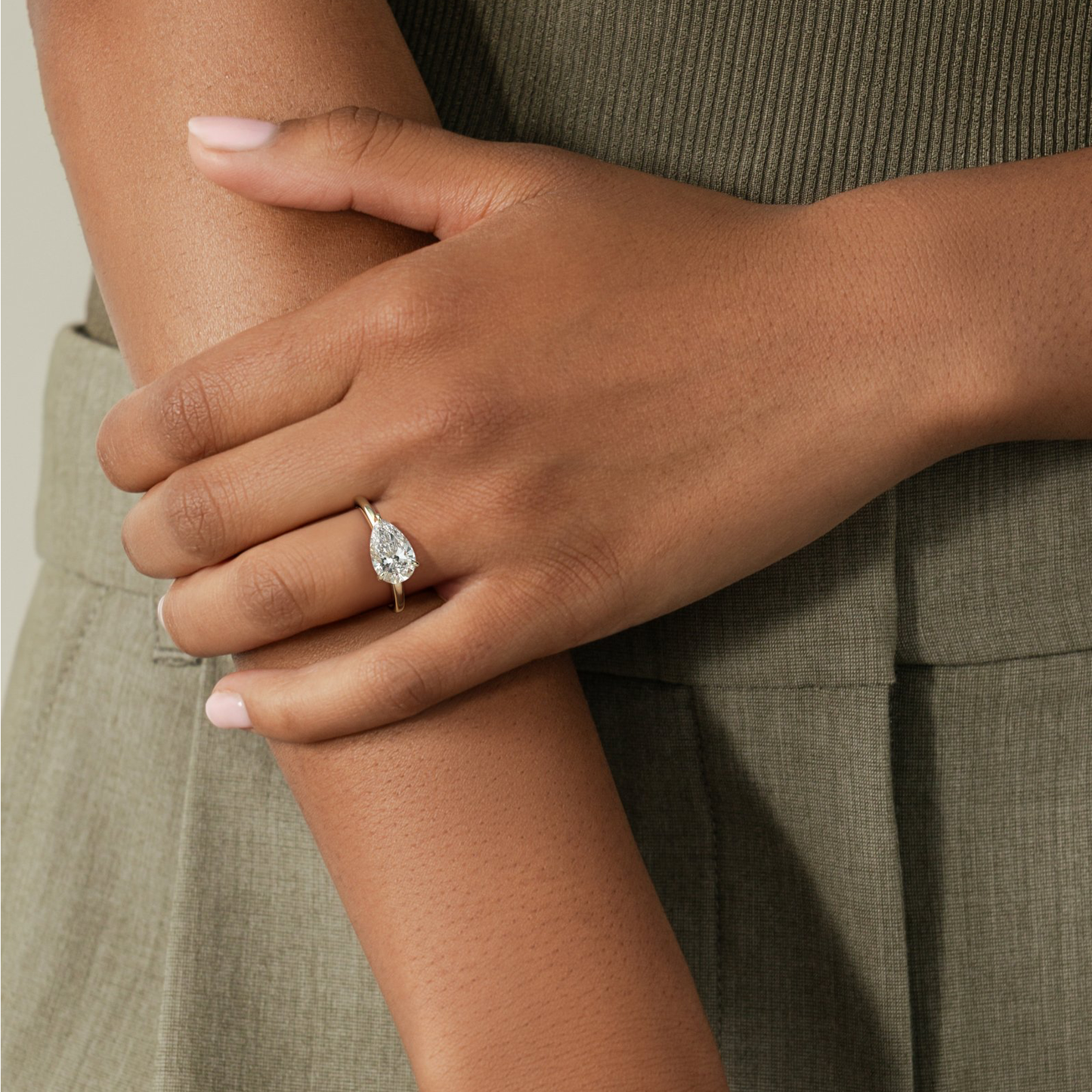 2ct Pear Lab-Grown Diamond East-West Claw Solitaire with Raised Basket Gallery Engagement Ring in Solid 14K Yellow Gold (Includes IGI Certification from International Gemological Institute)