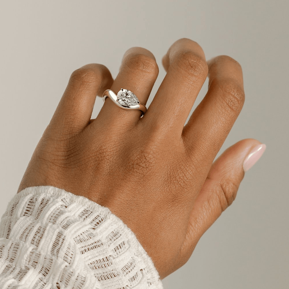 2ct Pear Lab-Grown Diamond Ring in East-West Setting with Wave Band Claw Setting Tarnish-resistant Silver In 14K Gold Plated (Includes IGI Certification from International Gemological Institute)