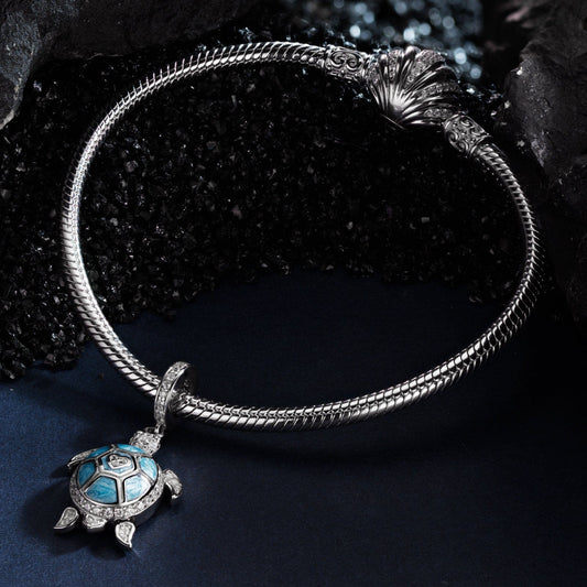 gon- Sterling Silver Roaming Turtles Charms Bracelet Set With Enamel In White Gold Plated